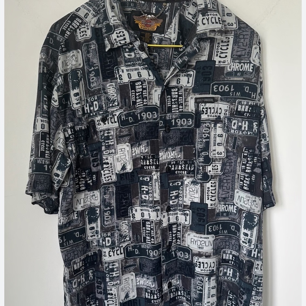 Harley-Davidson men’s button down shirt license plate theme M
